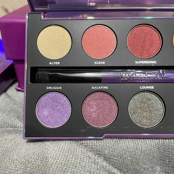 ✨Urban Decay After Dark Eyeshadow Pallet✨ - Picture 4 of 7
